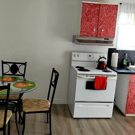 Quiet Cozy Apartment Next To Highway Wifi+Netflix Edmundston Kültér fotó