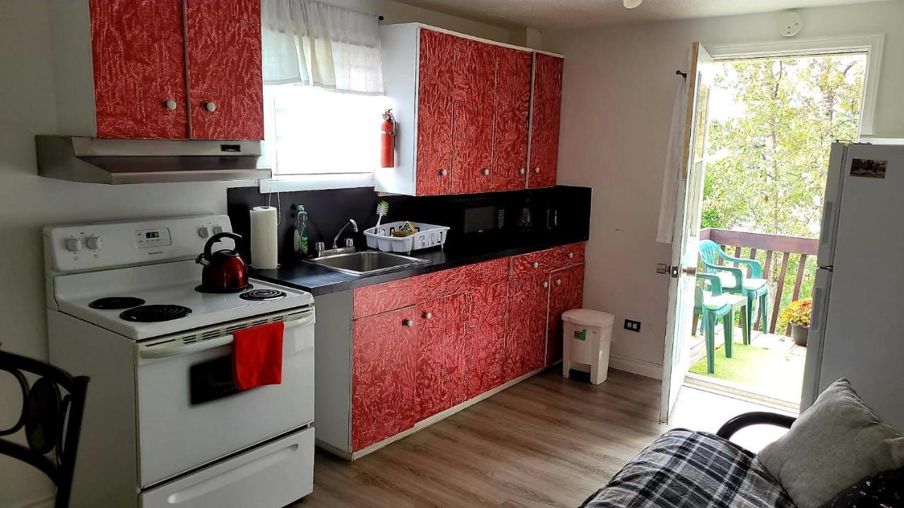 Quiet Cozy Apartment Next To Highway Wifi+Netflix Edmundston Kültér fotó