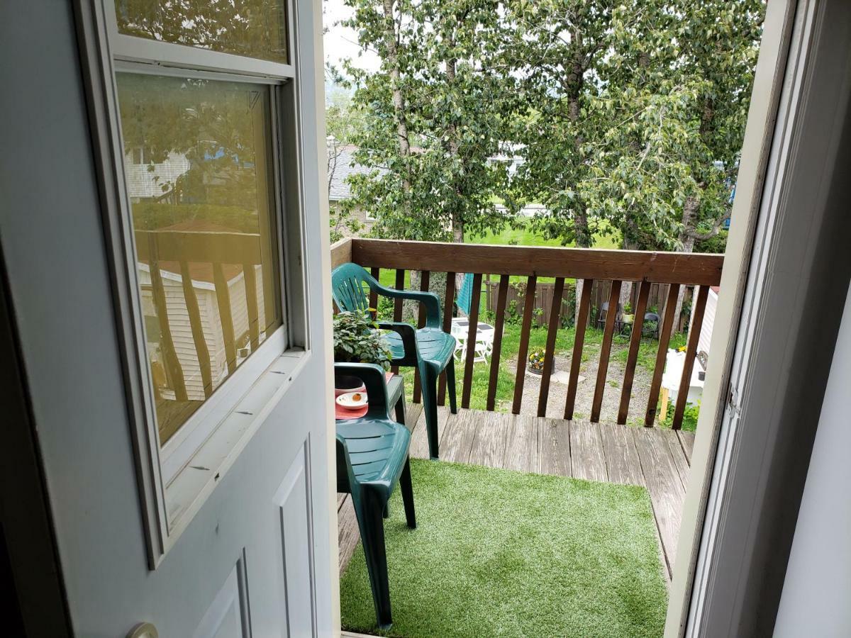 Quiet Cozy Apartment Next To Highway Wifi+Netflix Edmundston Kültér fotó